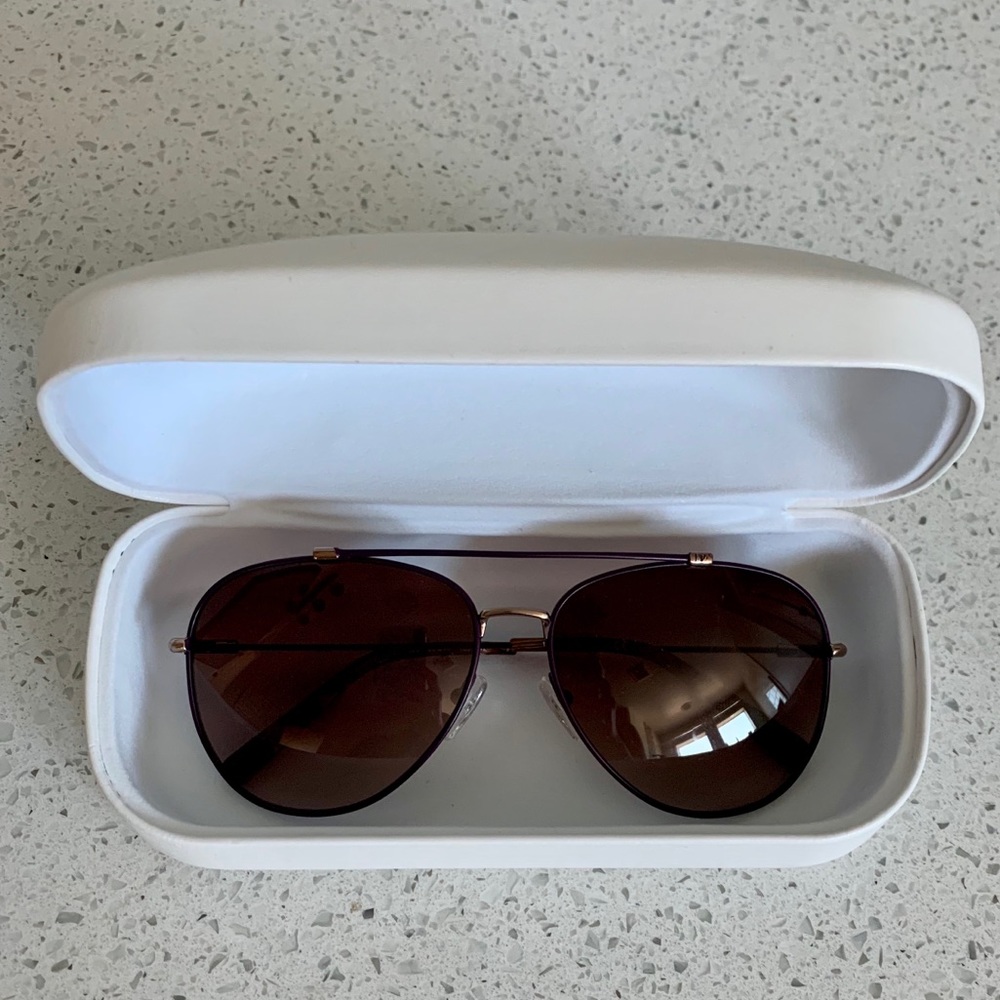 Aviator sunglasses 🕶